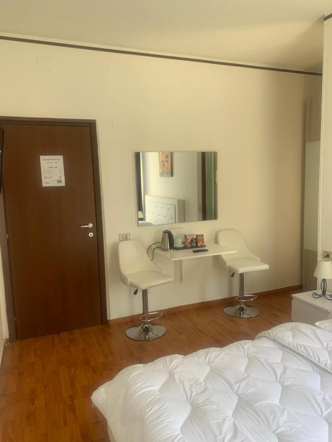 Albergo Al Lago Anfo Exterior photo