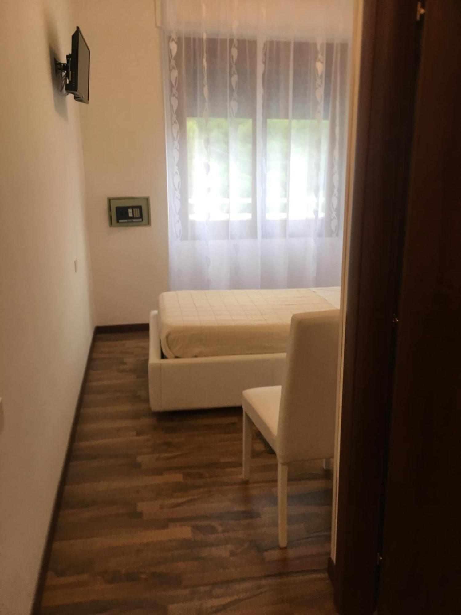 Albergo Al Lago Anfo Exterior photo