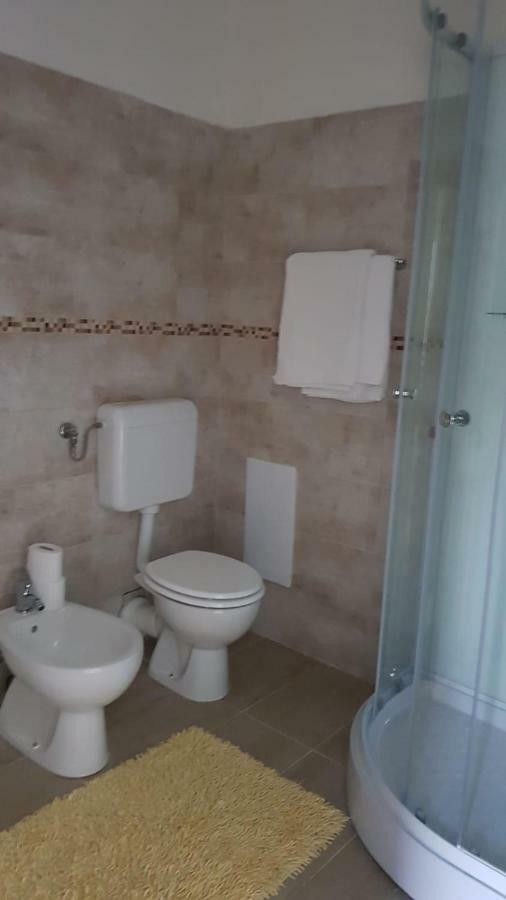 Albergo Al Lago Anfo Exterior photo